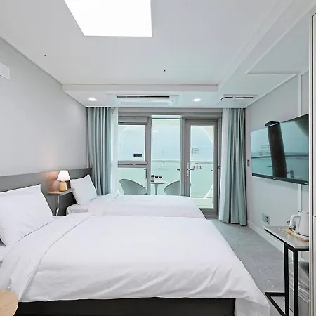 Elmomento Gwangan Hotel Busan Exterior photo