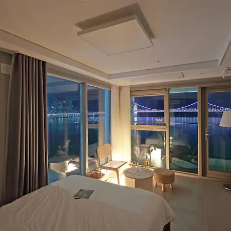 Elmomento Gwangan Hotel Busan Exterior photo